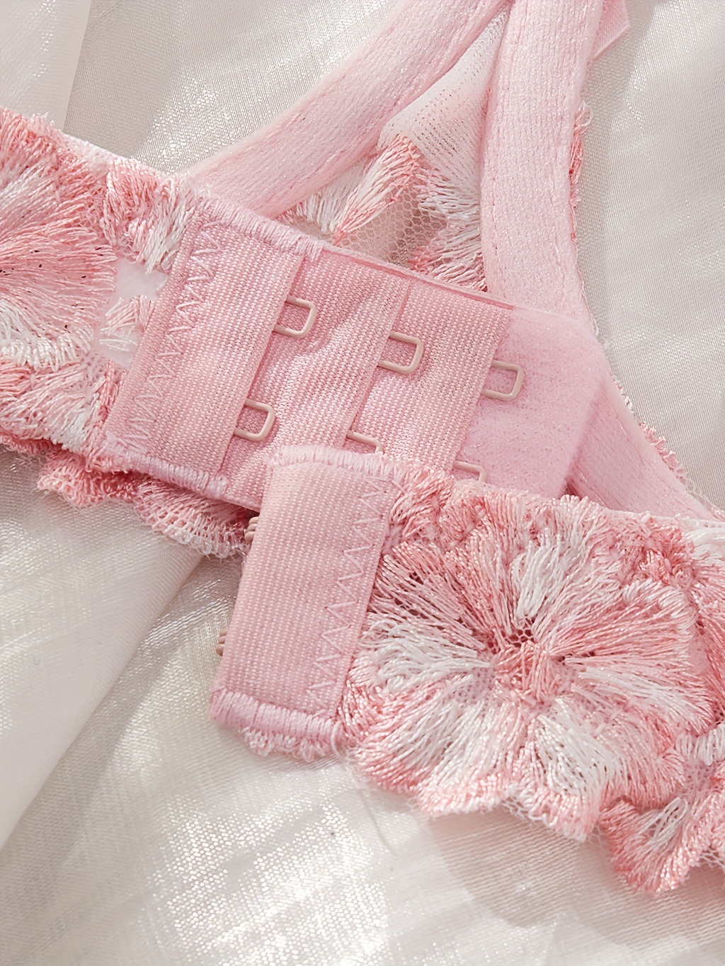 Design sense hot style sexy three point embroidered flowers high end bra and panty set for girls pure desire sexy underwear comfortable