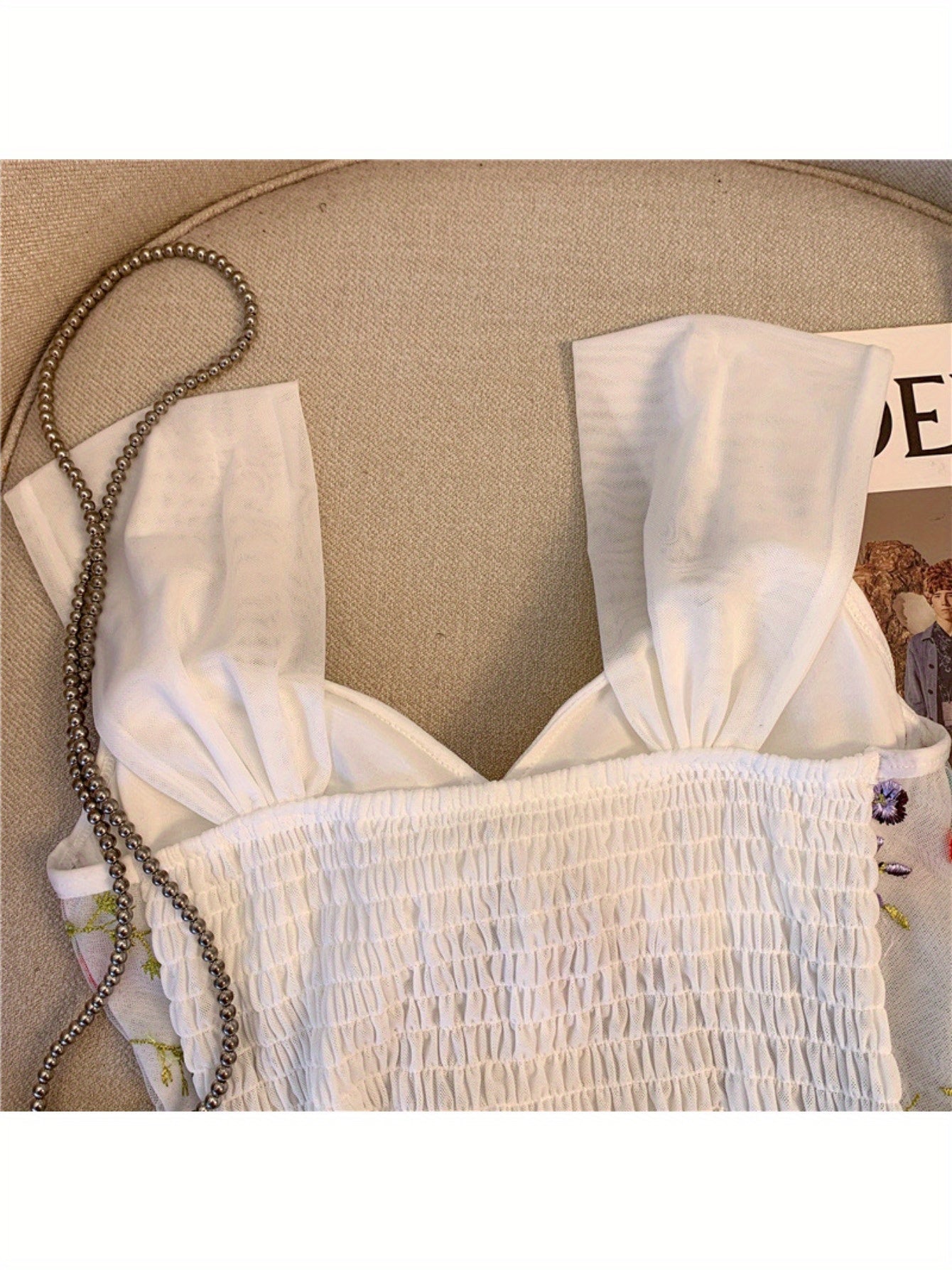 Lace embroidery fishbone design camisole with built in chest pad, breathable elastic mesh fabric, suitable for hot girls in spring and summer, worn inside or outside, comfortable and breathable