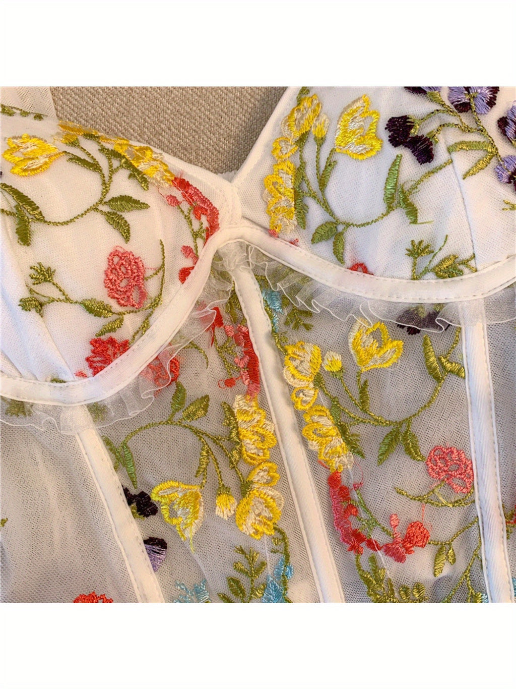 Lace embroidery fishbone design camisole with built in chest pad, breathable elastic mesh fabric, suitable for hot girls in spring and summer, worn inside or outside, comfortable and breathable